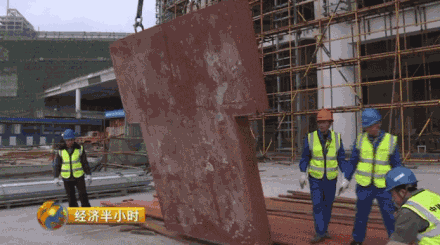 建筑工人收入碾壓“白領(lǐng)”：貼瓷磚年入20萬(wàn)