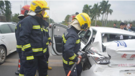 ?？谝唤叹氒嚺c水泥車發(fā)生碰撞導(dǎo)致5人受傷