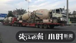 巨無霸來了！半掛車“背”著水泥車欲上高速！