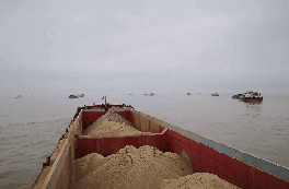 千艘萬(wàn)噸船瘋狂入海，上千萬(wàn)噸海砂流入內(nèi)陸！