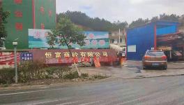 水泥車頻發(fā)事故，攪拌站長期違法占地沒人管？